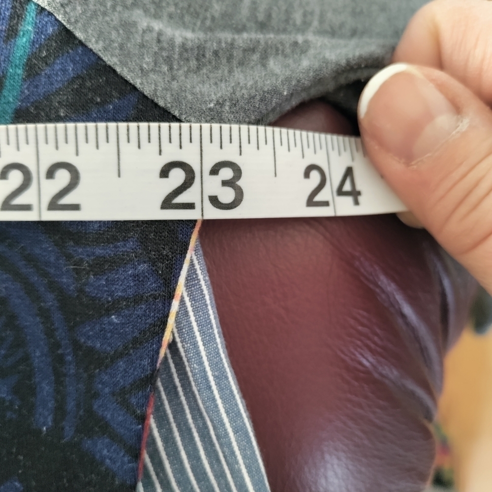 LuLaRoe top L - Picture 4 of 5